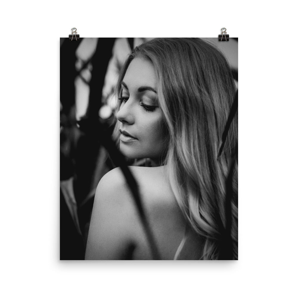 Sarah plakat czarno-biała fotografia